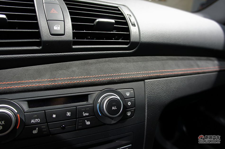 宝马1系M双门轿跑车