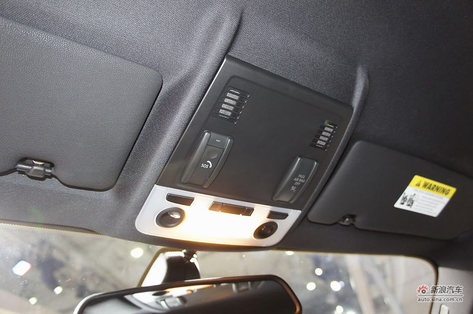 宝马1系M双门轿跑车