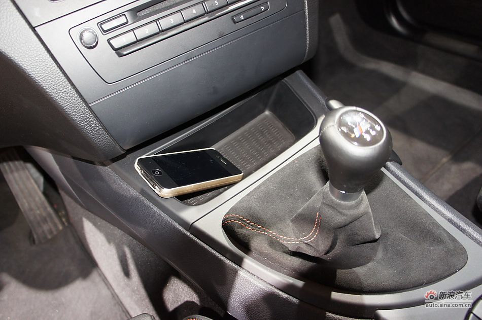 宝马1系M双门轿跑车