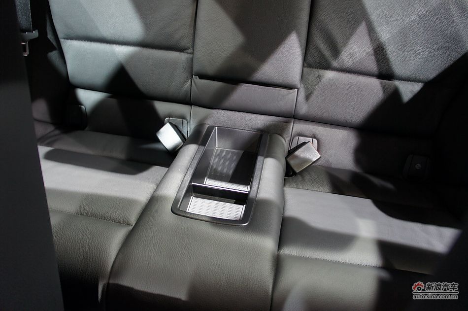 宝马1系M双门轿跑车