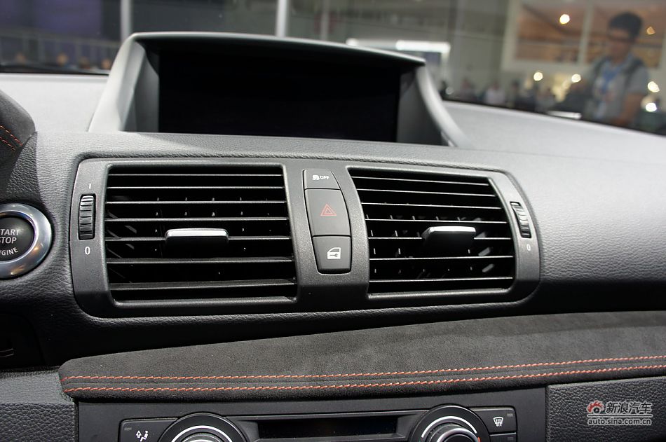 宝马1系M双门轿跑车