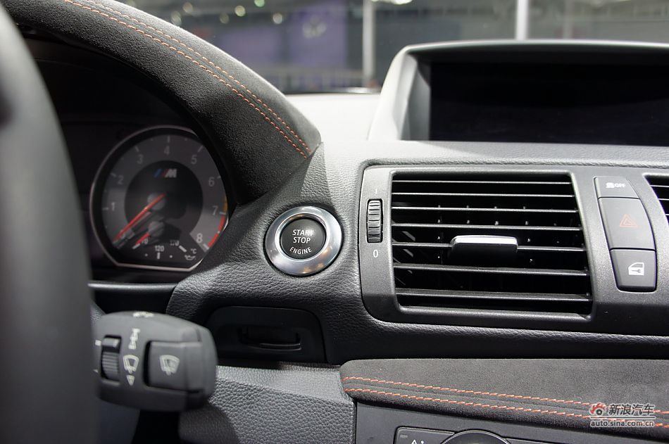 宝马1系M双门轿跑车