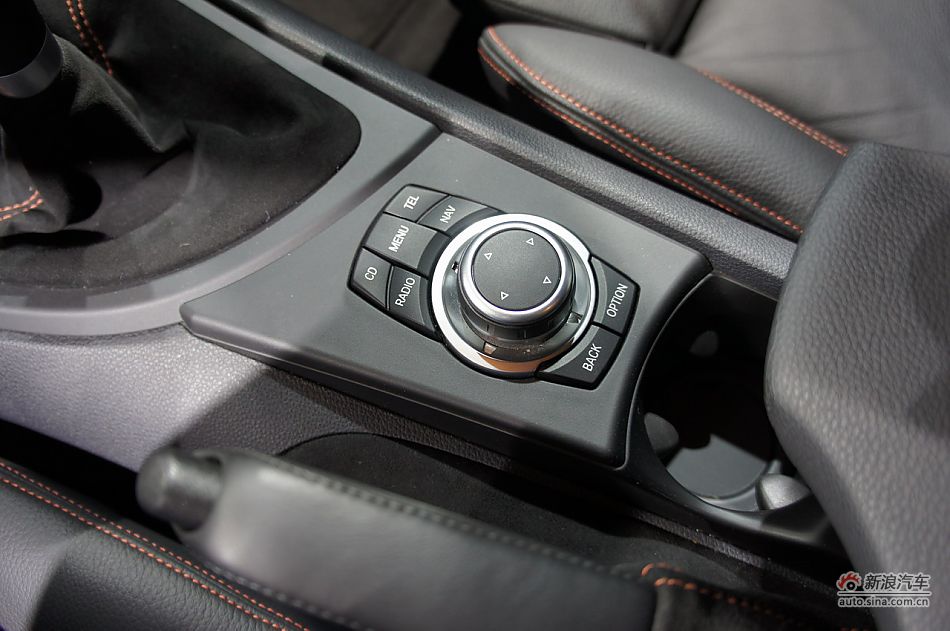 宝马1系M双门轿跑车