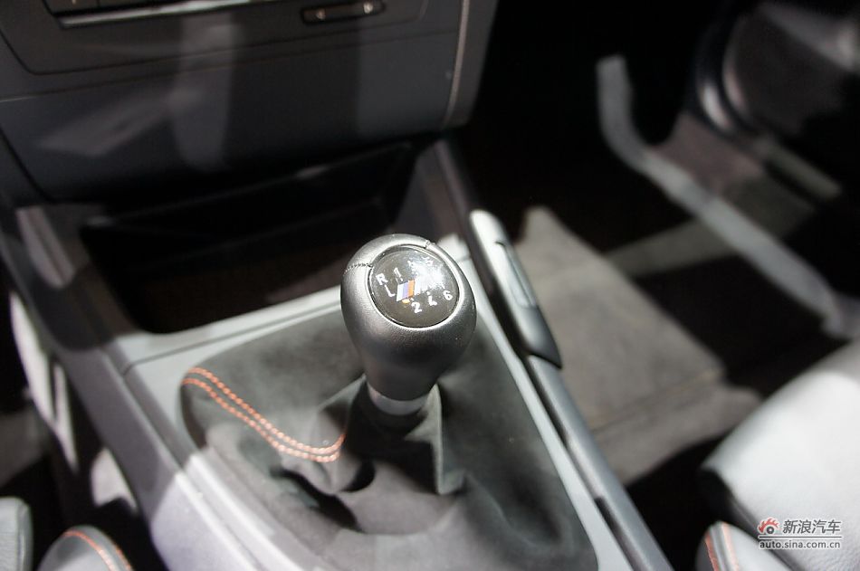 宝马1系M双门轿跑车