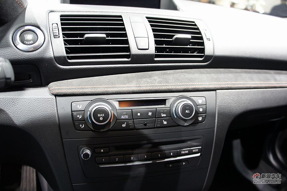 宝马1系M双门轿跑车