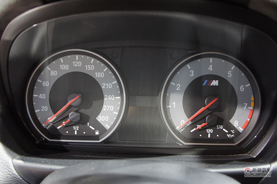 宝马1系M双门轿跑车