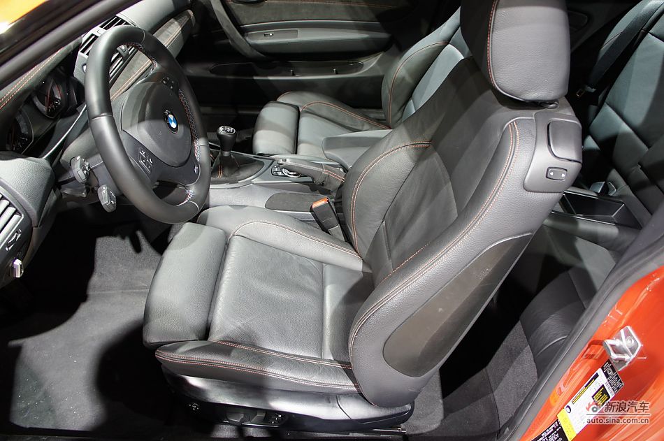 宝马1系M双门轿跑车