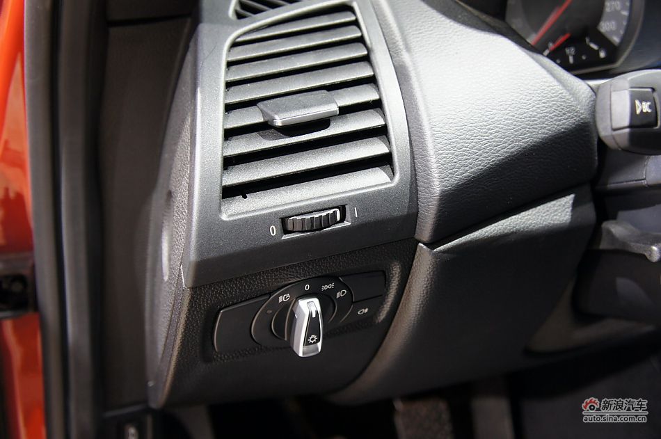 宝马1系M双门轿跑车