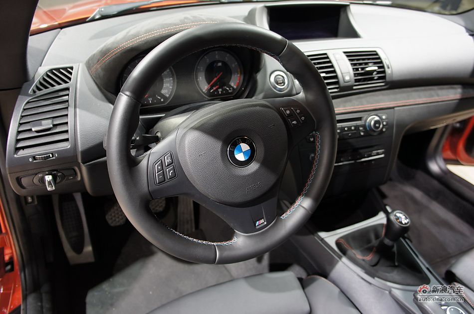 宝马1系M双门轿跑车