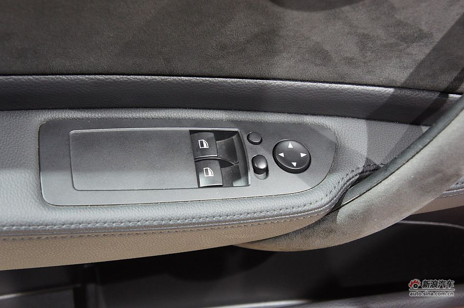 宝马1系M双门轿跑车