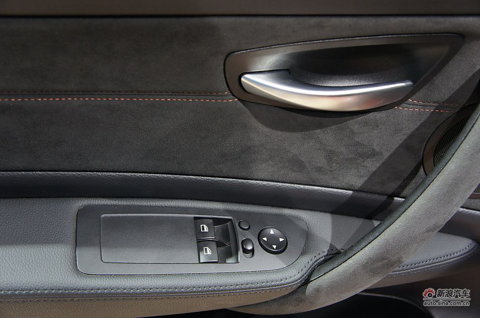 宝马1系M双门轿跑车