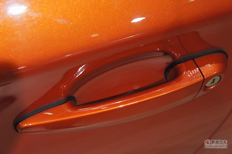 宝马1系M双门轿跑车