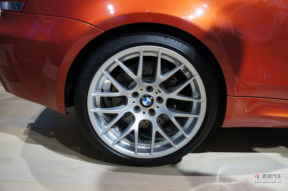 宝马1系M双门轿跑车