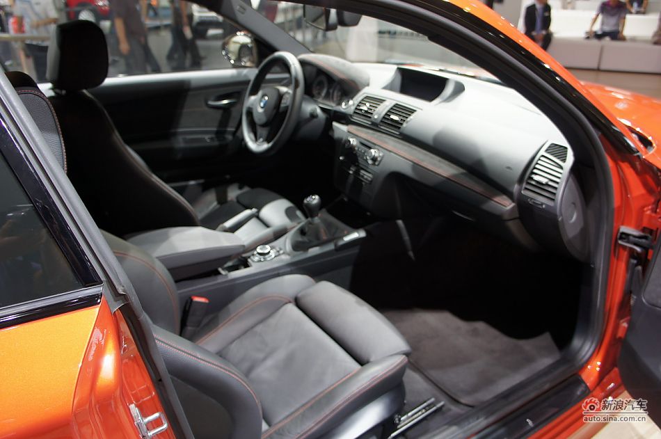 宝马1系M双门轿跑车