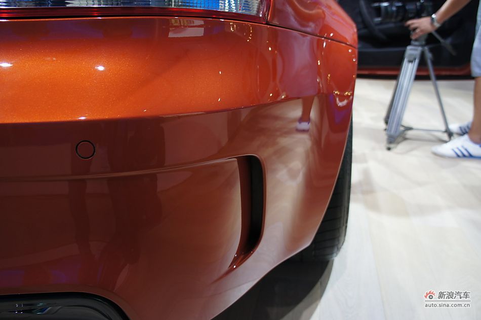 宝马1系M双门轿跑车