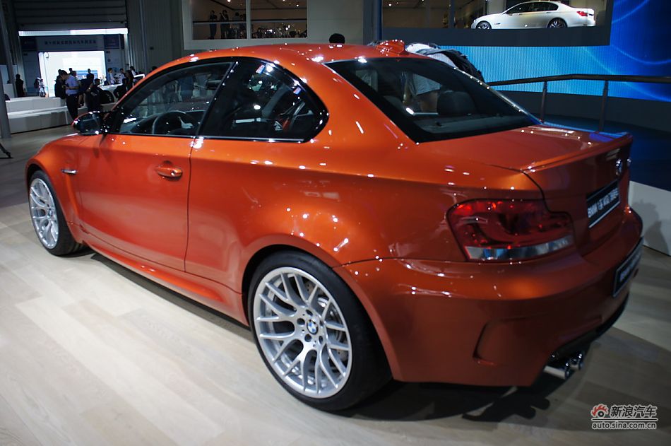 宝马1系M双门轿跑车