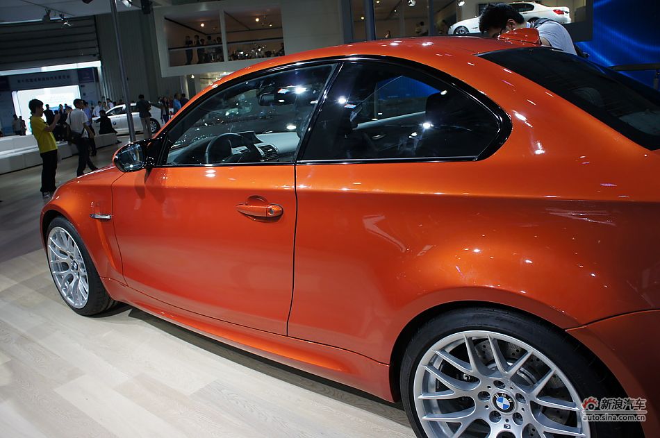 宝马1系M双门轿跑车