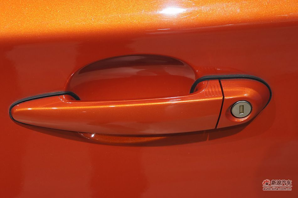 宝马1系M双门轿跑车