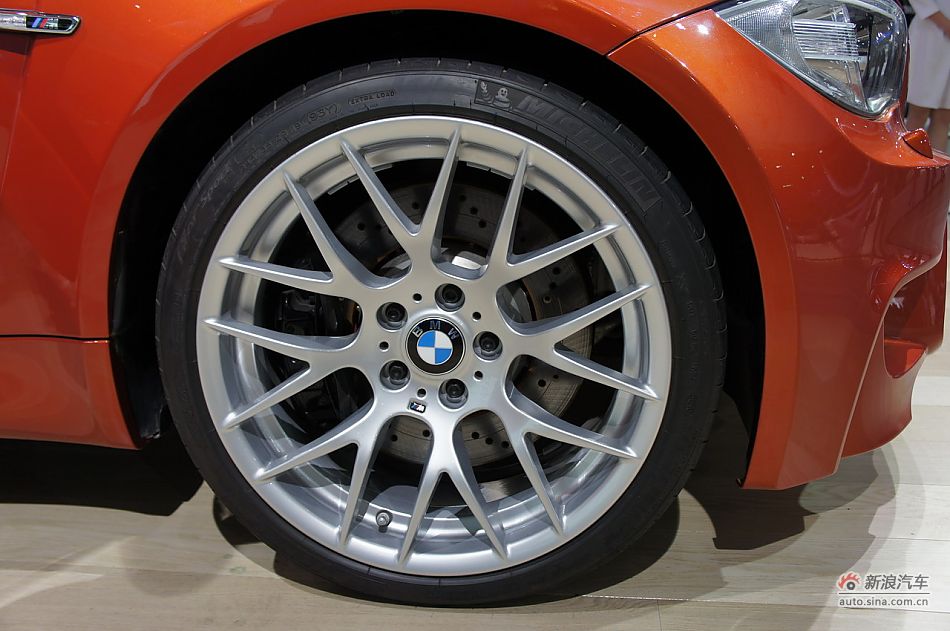 宝马1系M双门轿跑车