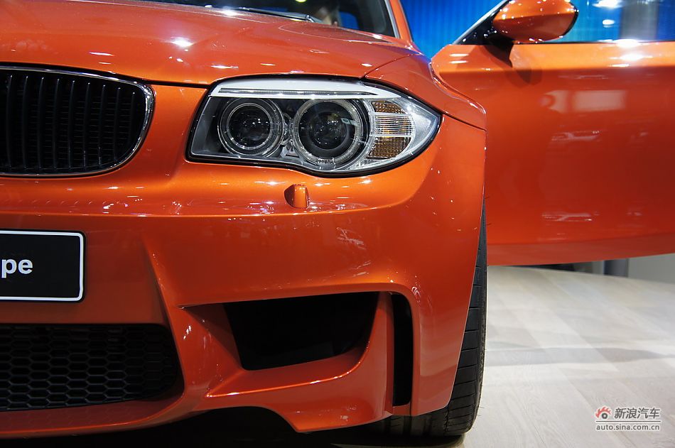 宝马1系M双门轿跑车