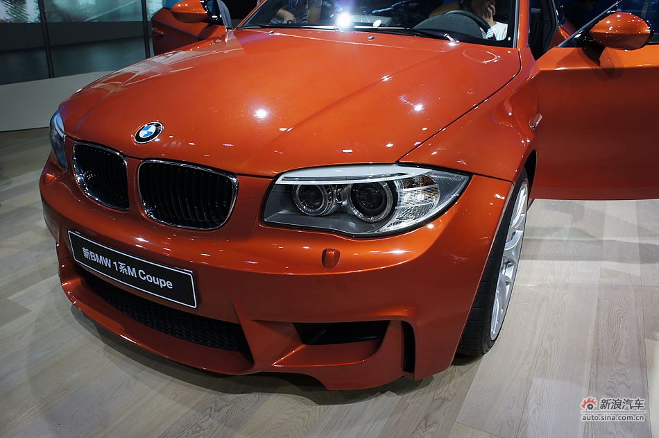 宝马1系M双门轿跑车