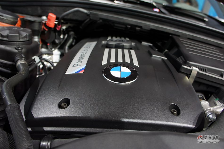 宝马1系M双门轿跑车