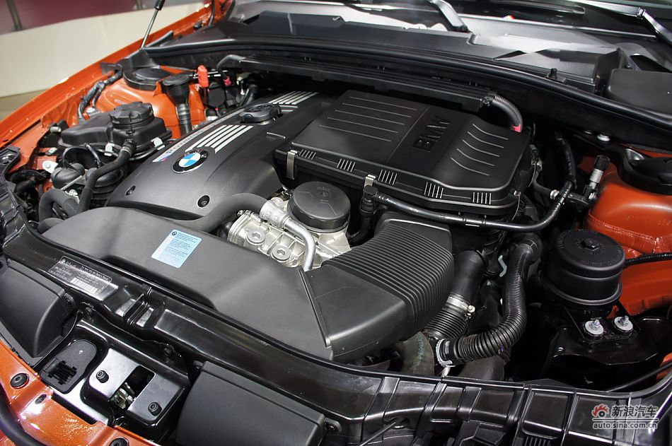 宝马1系M双门轿跑车