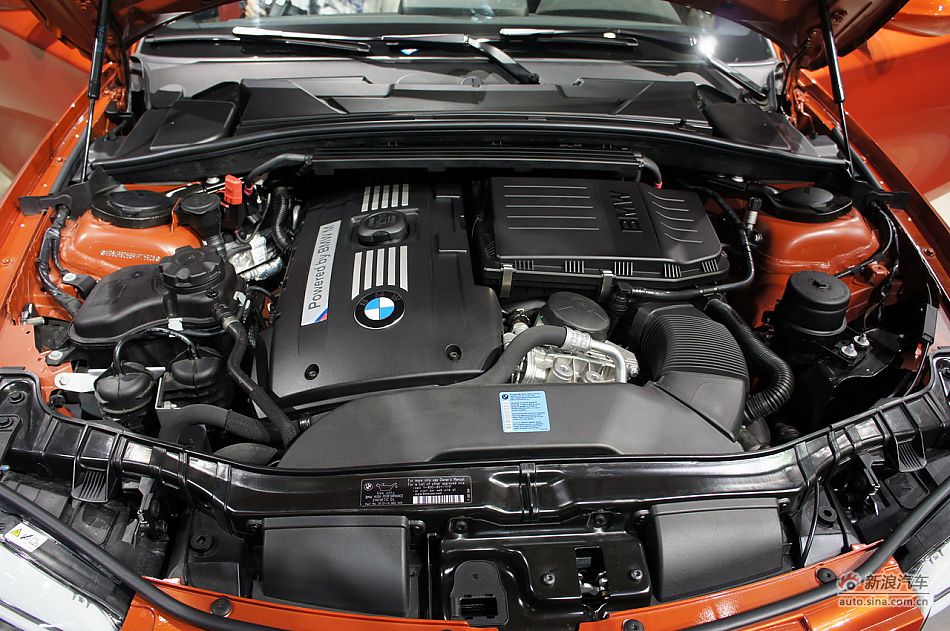 宝马1系M双门轿跑车