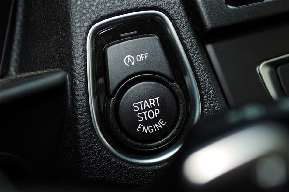 宝马1系 2013款 3.0T AT M135i 5门版  内饰