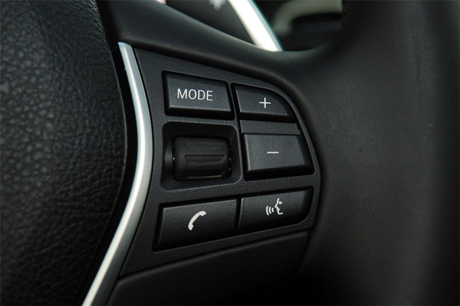 宝马1系 2013款 3.0T AT M135i 5门版  内饰