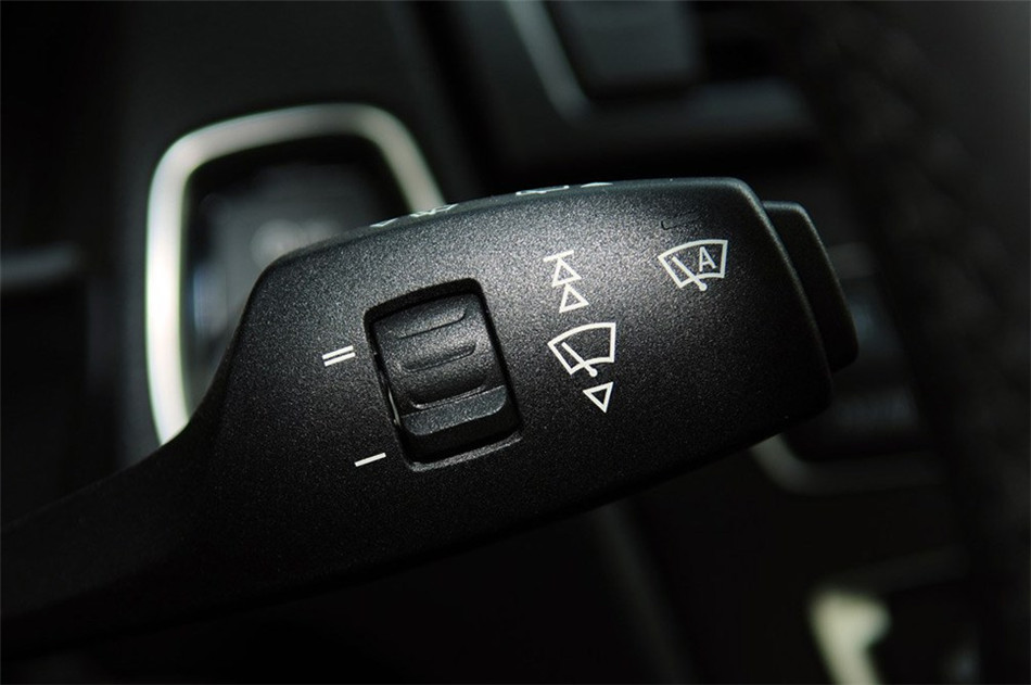 宝马1系 2013款 3.0T AT M135i 5门版  内饰