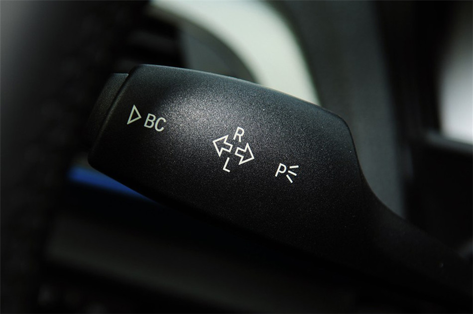 宝马1系 2013款 3.0T AT M135i 5门版  内饰