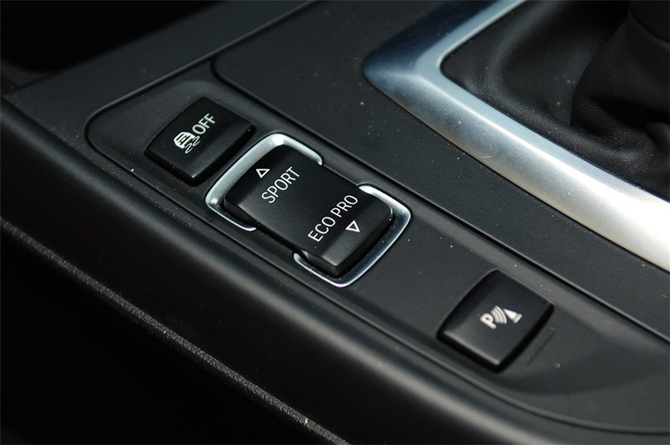 宝马1系 2013款 3.0T AT M135i 5门版  内饰