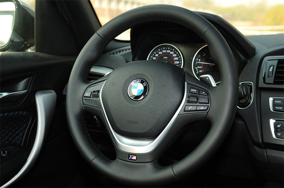 宝马1系 2013款 3.0T AT M135i 5门版  内饰