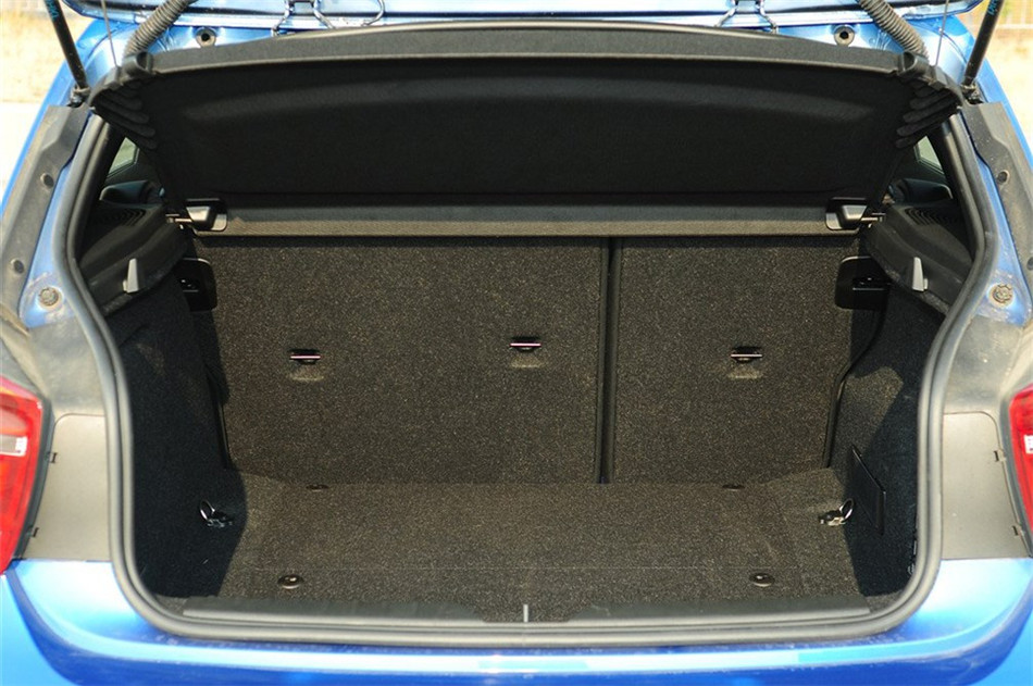 宝马1系 2013款 3.0T AT M135i 5门版  座椅空间