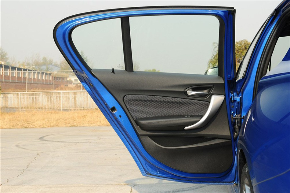 宝马1系 2013款 3.0T AT M135i 5门版  座椅空间