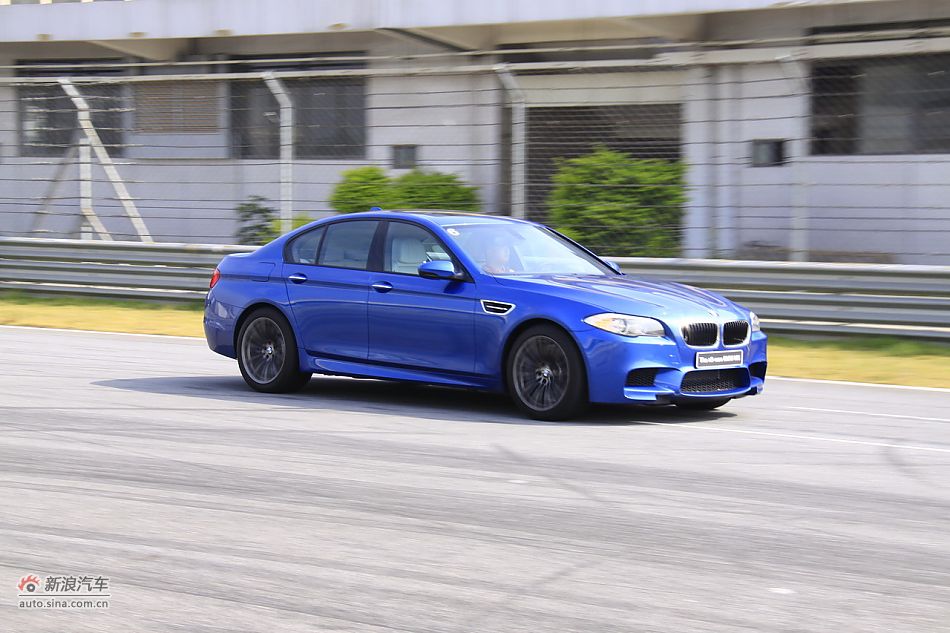 2012款宝马M5