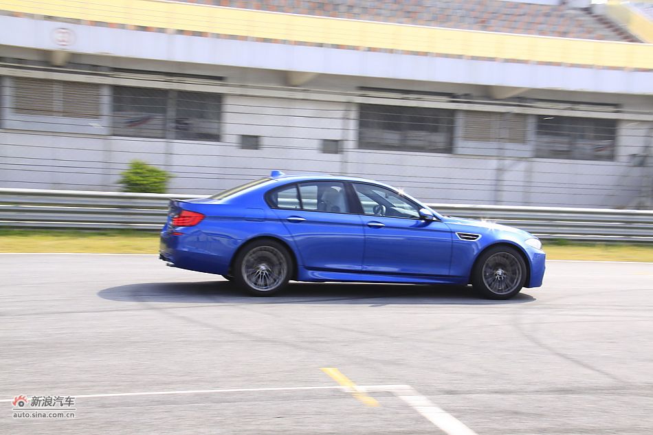 2012款宝马M5