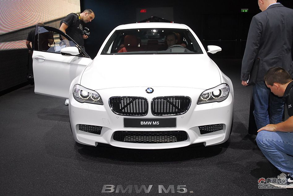 宝马新M5
