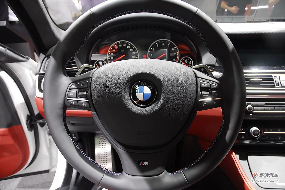 宝马新M5