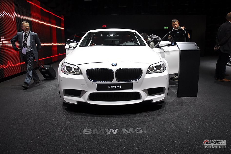宝马新M5