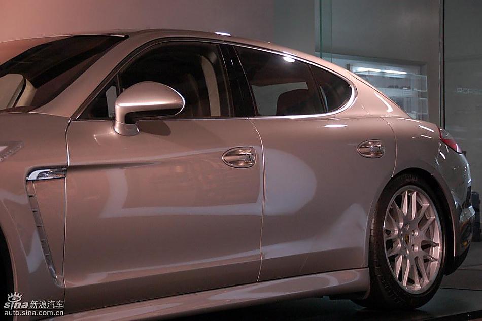 保时捷panamera外观实拍图