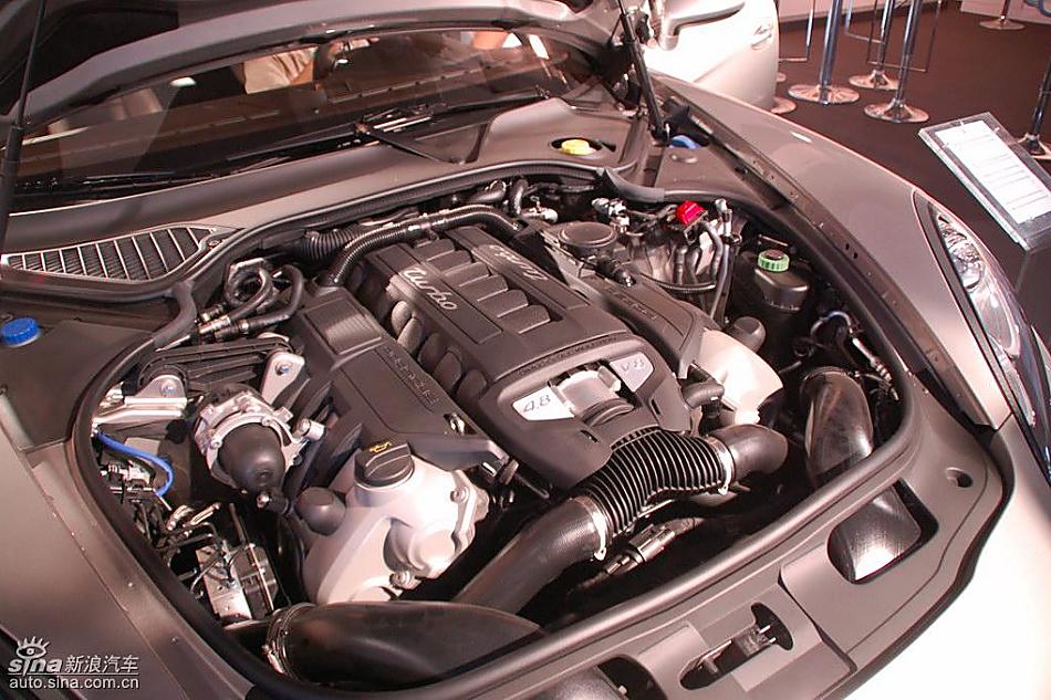 保时捷panamera发动机实拍图