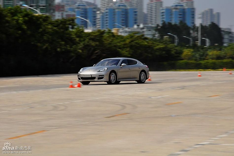 保时捷Panamera试车实拍图-动态