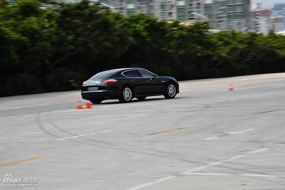 保时捷Panamera试车实拍图-动态