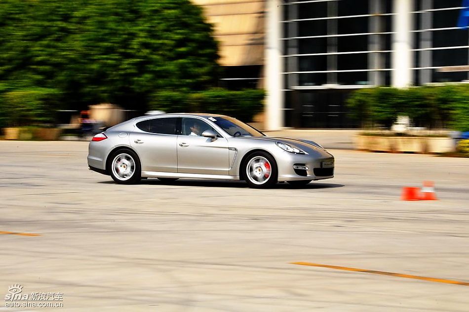 保时捷Panamera试车实拍图-动态
