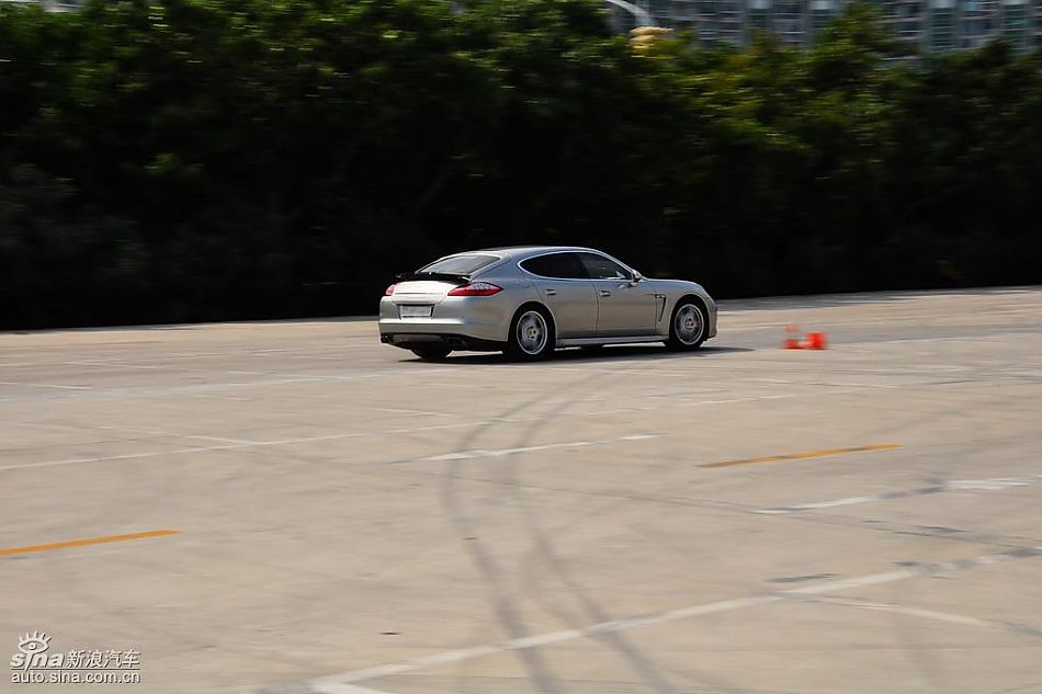 保时捷Panamera试车实拍图-动态