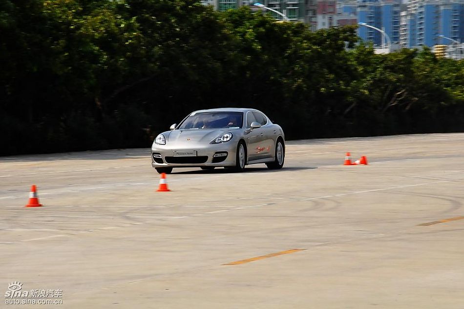 保时捷Panamera试车实拍图-动态