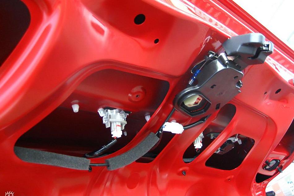 civic五周年纪念版行李箱盖