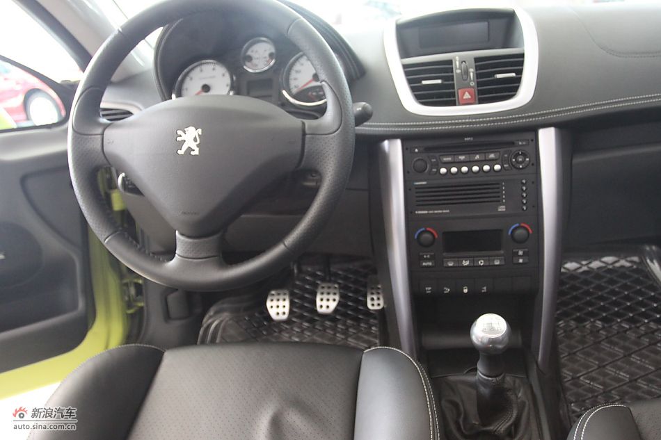 标致207CC内饰